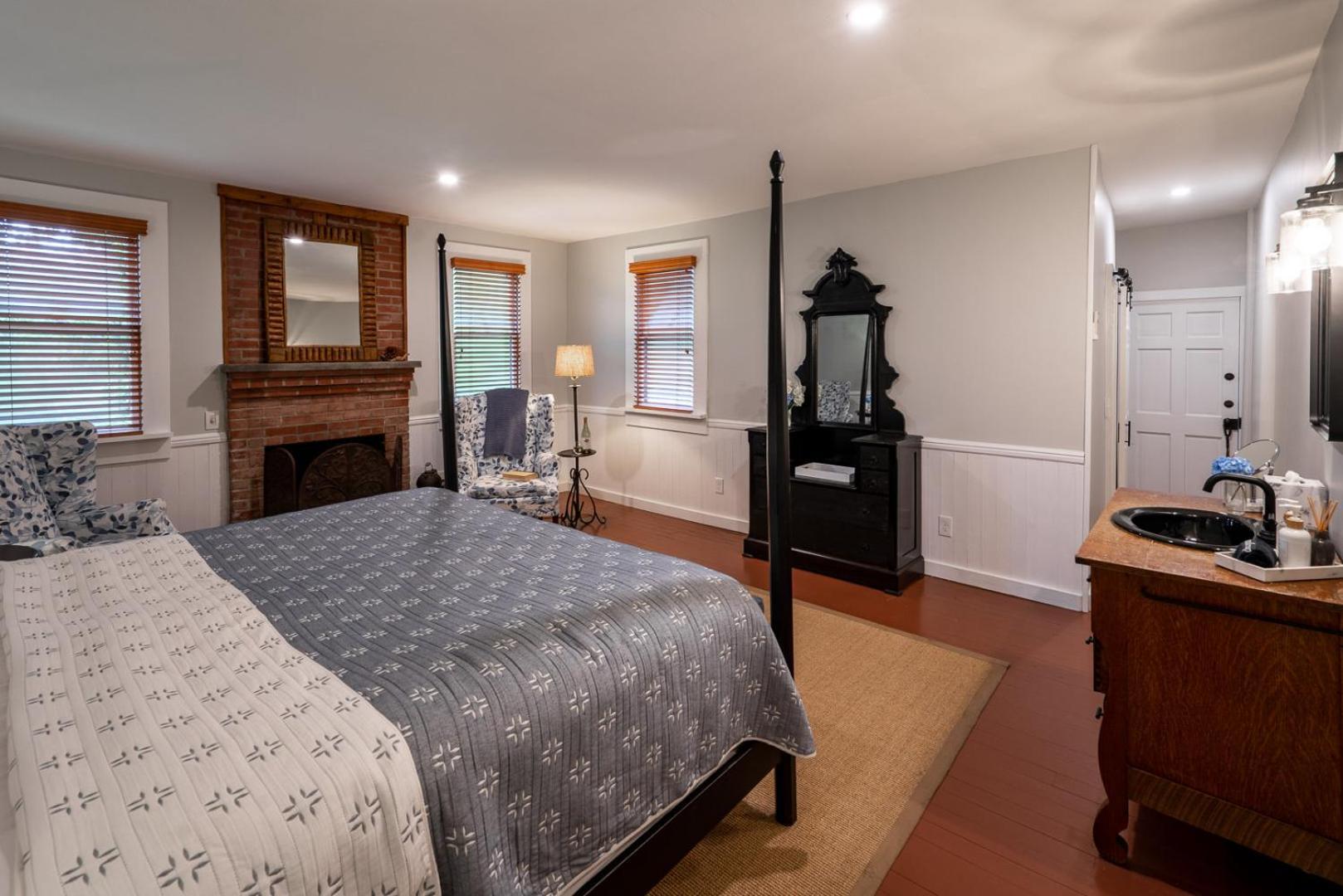 Beechwood Inn Clayton Room photo