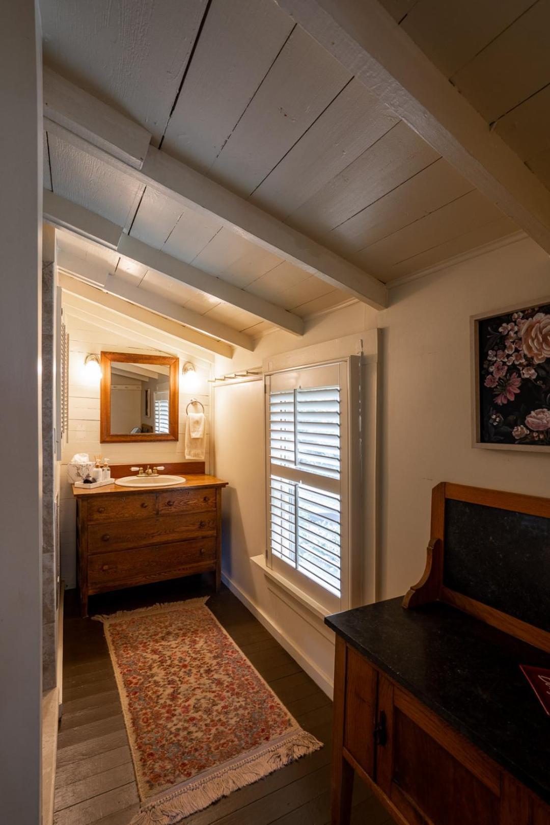 Beechwood Inn Clayton Room photo